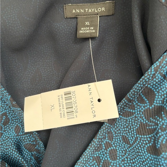 NWT! Ann Taylor Blue & Black Floral Blouse size XL - Picture 2 of 7